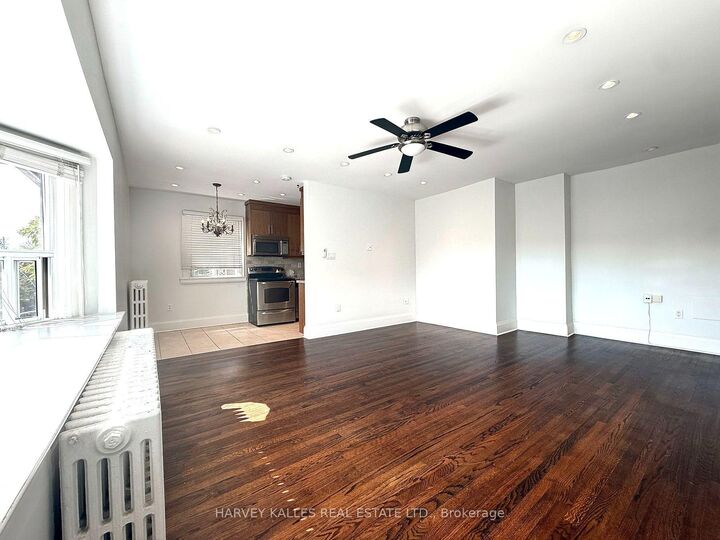Property Photo: 858 Davenport Road 201 ON M6G 2B6