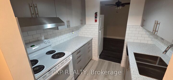 Property Photo:  725 Deveron Crescent 220  ON N5Z 4X3 
