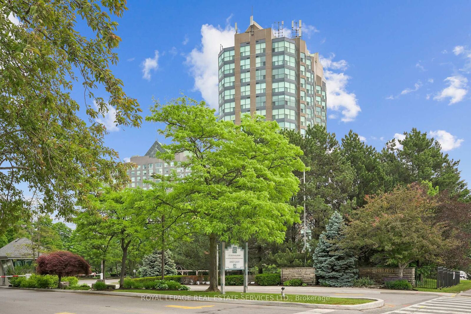Property Photo:  2155 Burnhamthorpe Road 1211  ON L5L 5P4 