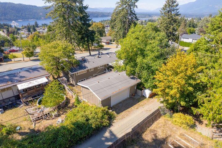 Property Photo:  2373 Anderson Ave  BC V9Y 2W7 