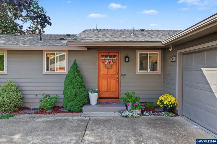 Property Photo: 601 30th Av SE OR 97322