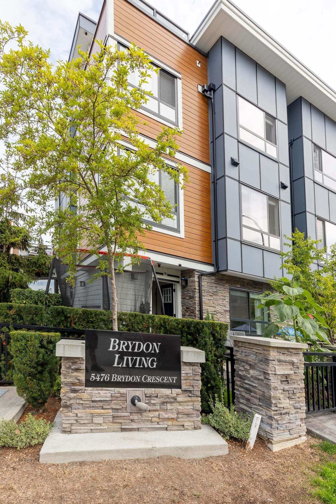 Property Photo:  5476 Brydon Crescent 9  BC V3A 0N7 