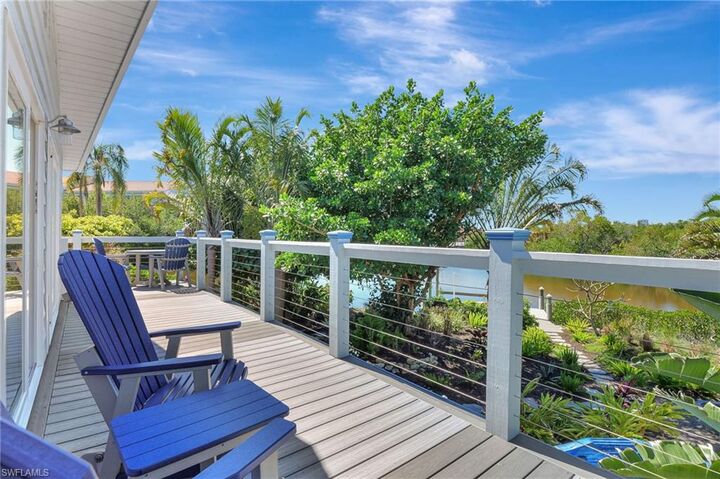 Property Photo:  193 Cocohatchee St  FL 34110 