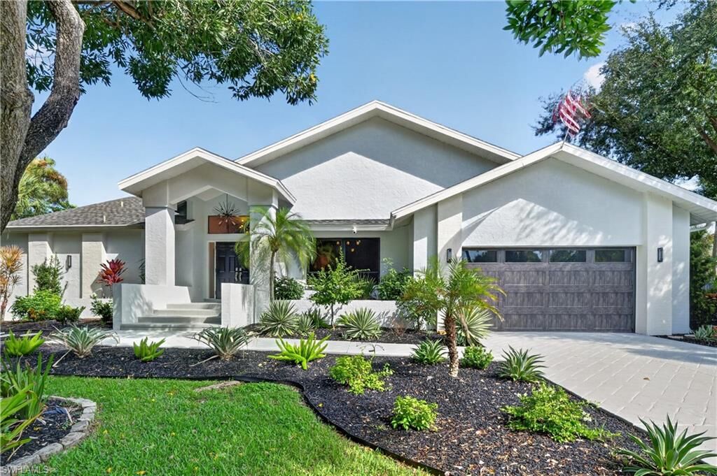 Property Photo:  15960 Muirfield Ct  FL 33908 