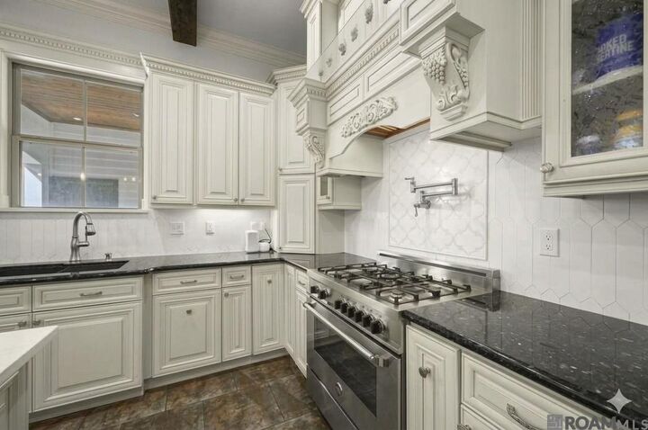 Property Photo: 6447 Coushatta Dr LA 70737