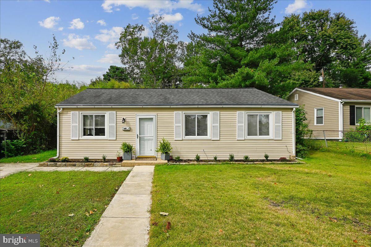 Property Photo:  1403 Saunders Way  MD 21061 