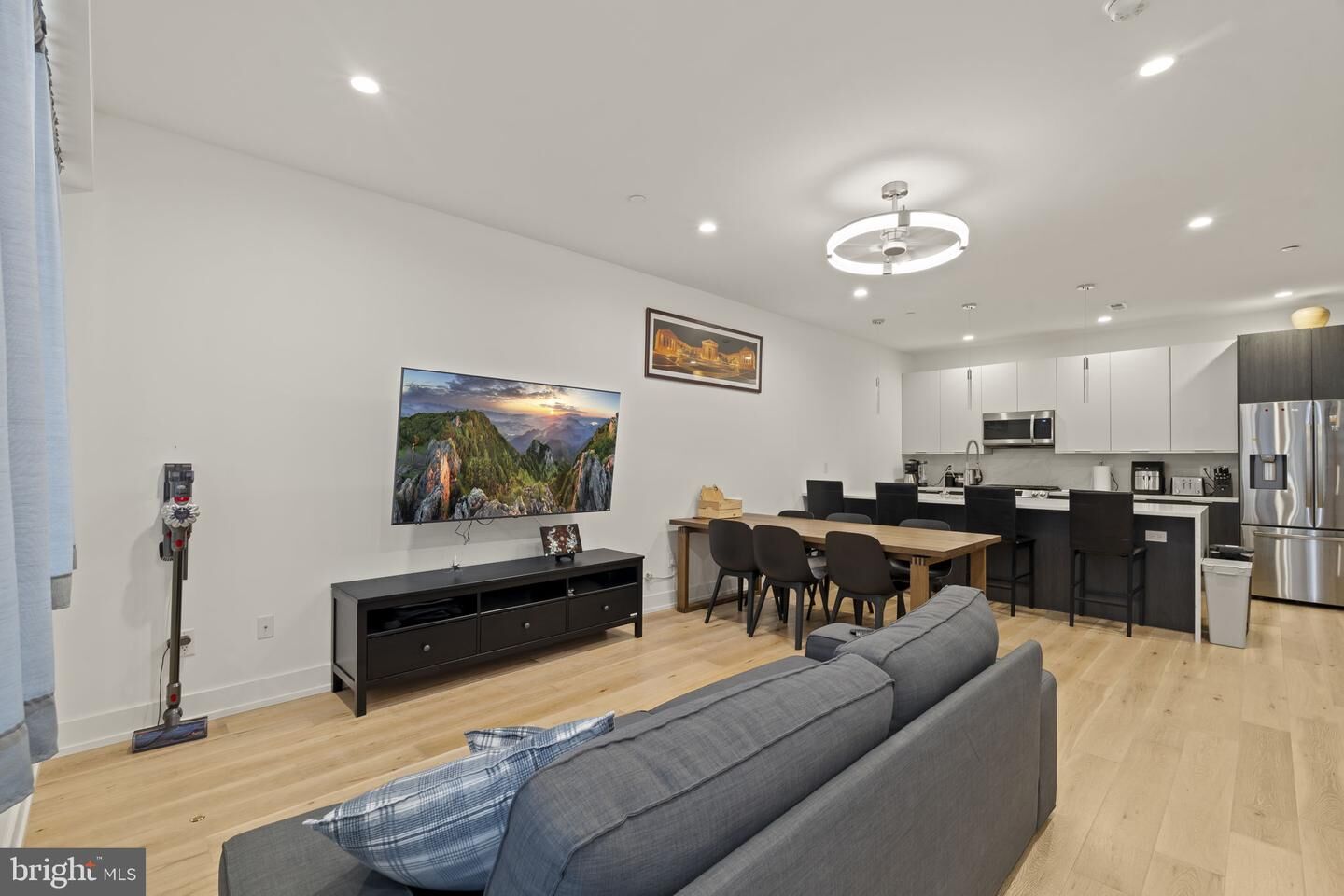 Property Photo:  119 Greenwich Street 8  PA 19147 