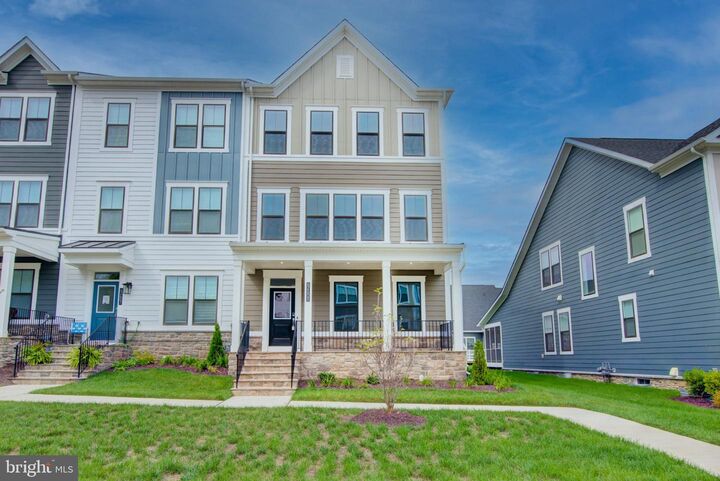 Property Photo: 42609 Houdini Rest Ter VA 20176