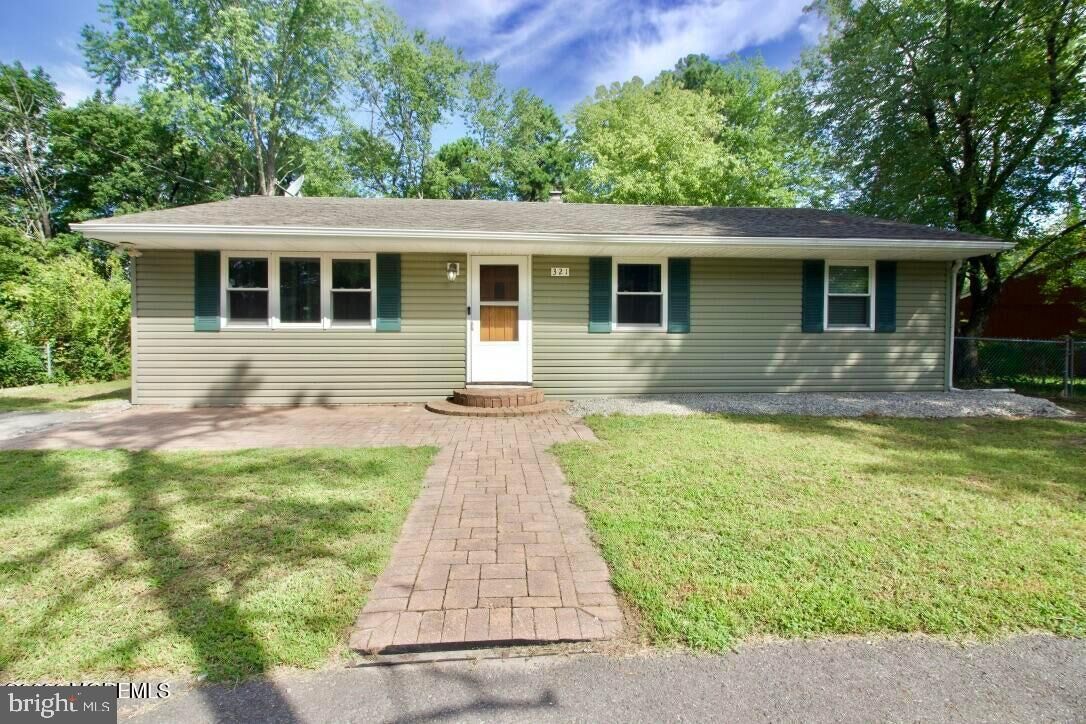 Property Photo:  321 Cherokee Drive  NJ 08015 