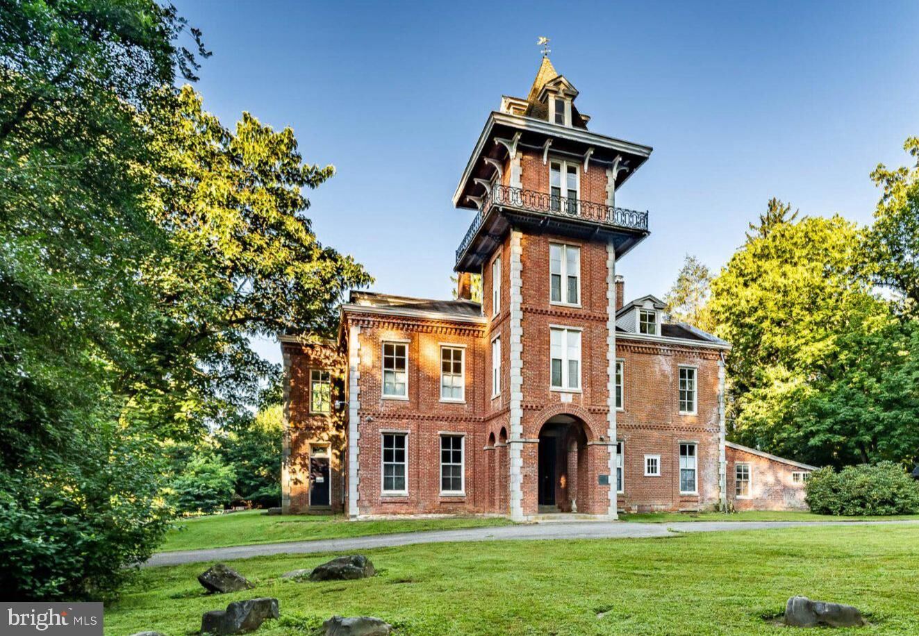 Property Photo:  108 Gatehouse Road  PA 19348 