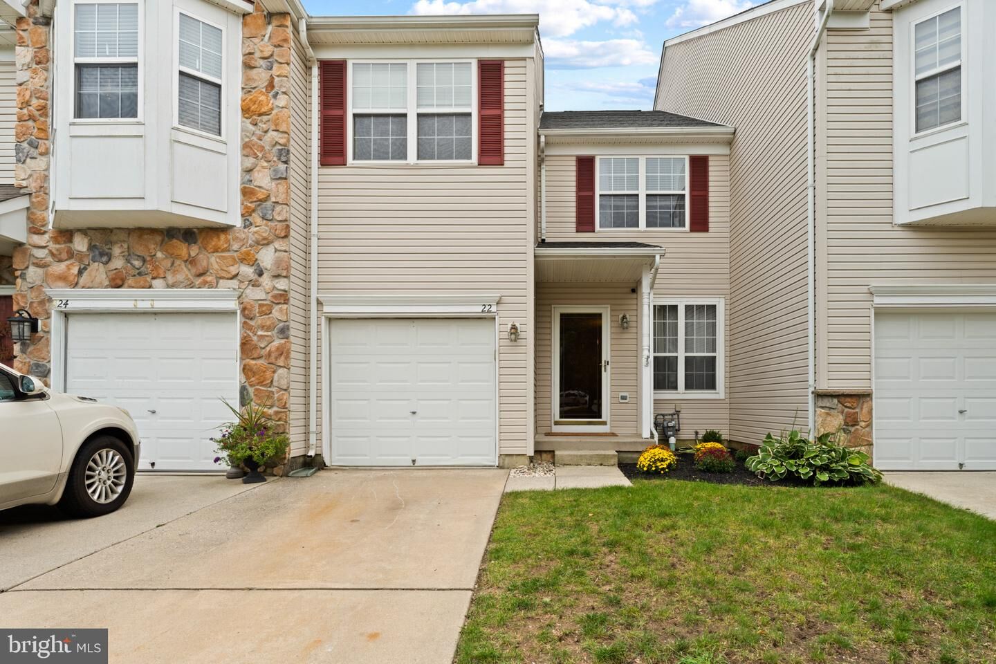 Property Photo:  22 Winchester Court  NJ 08036 