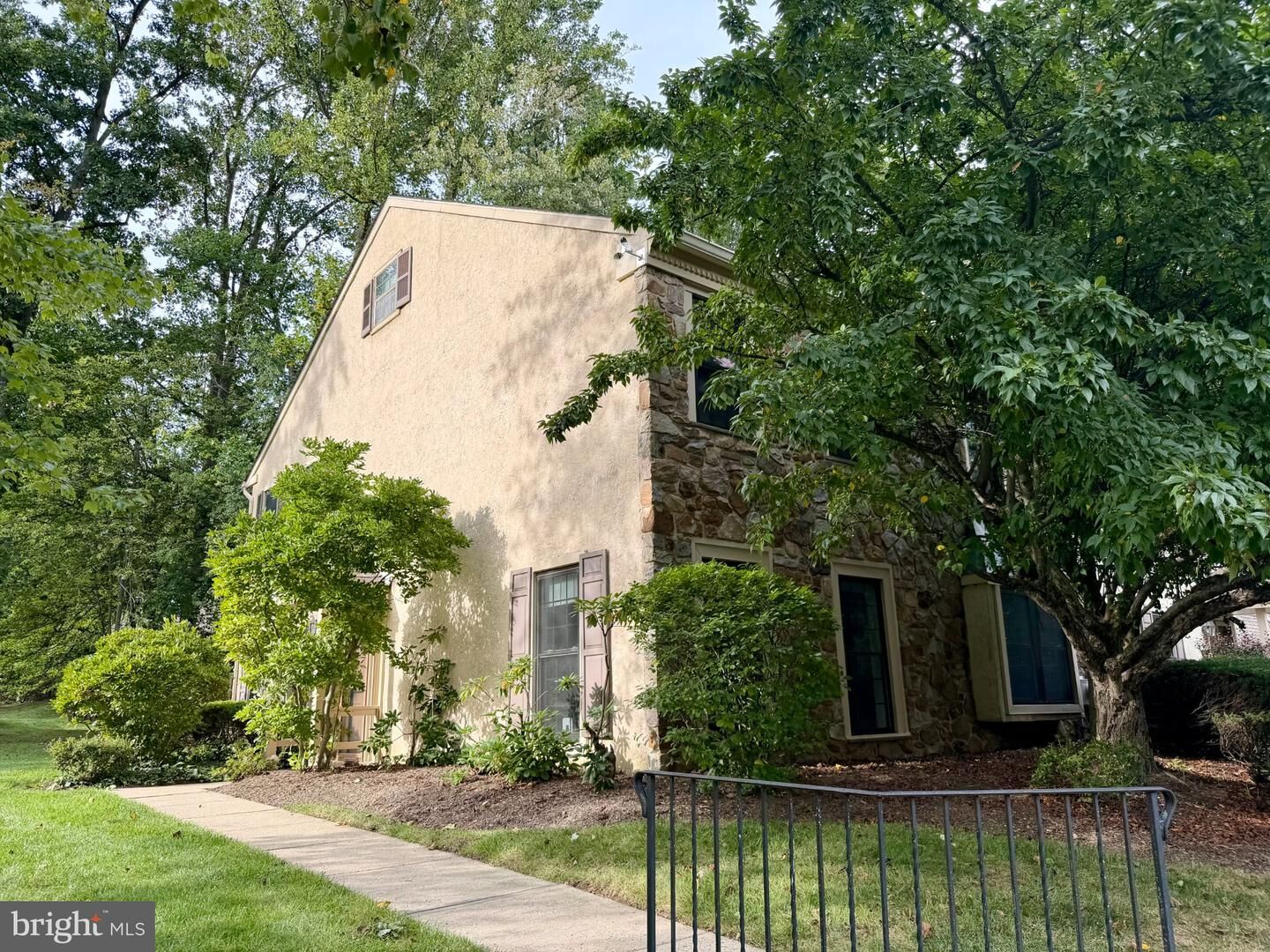 Property Photo:  1201 Weatherstone Drive 1201  PA 19301 