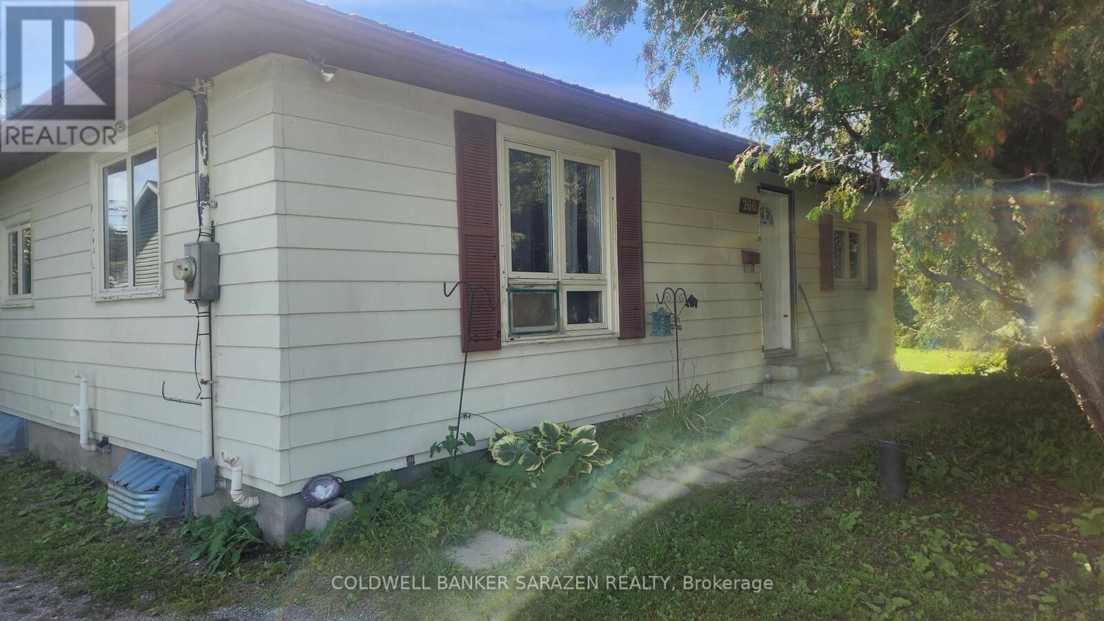 Property Photo:  266 Division Street  ON K7S 3C9 