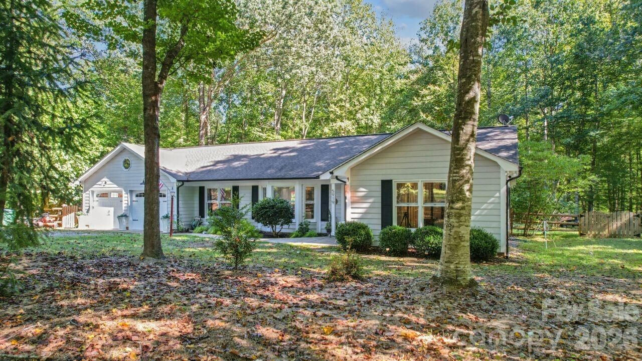 Property Photo: 5919 Stonebridge Lane NC 28173