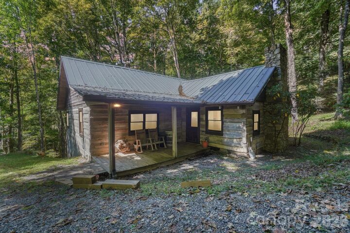 Property Photo: 988 English Ridge Drive NC 28754