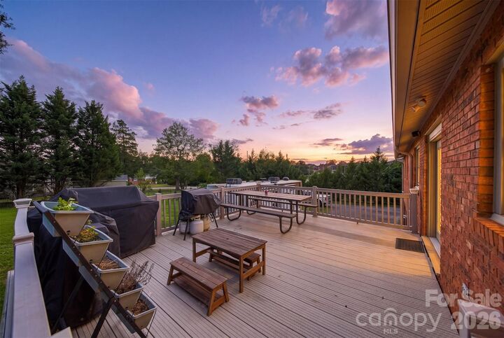 Property Photo:  226 28th Avenue Place NE  NC 28601 