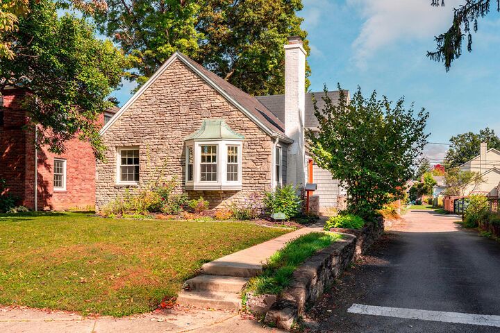 Property Photo: 884 Vernon Road OH 43209