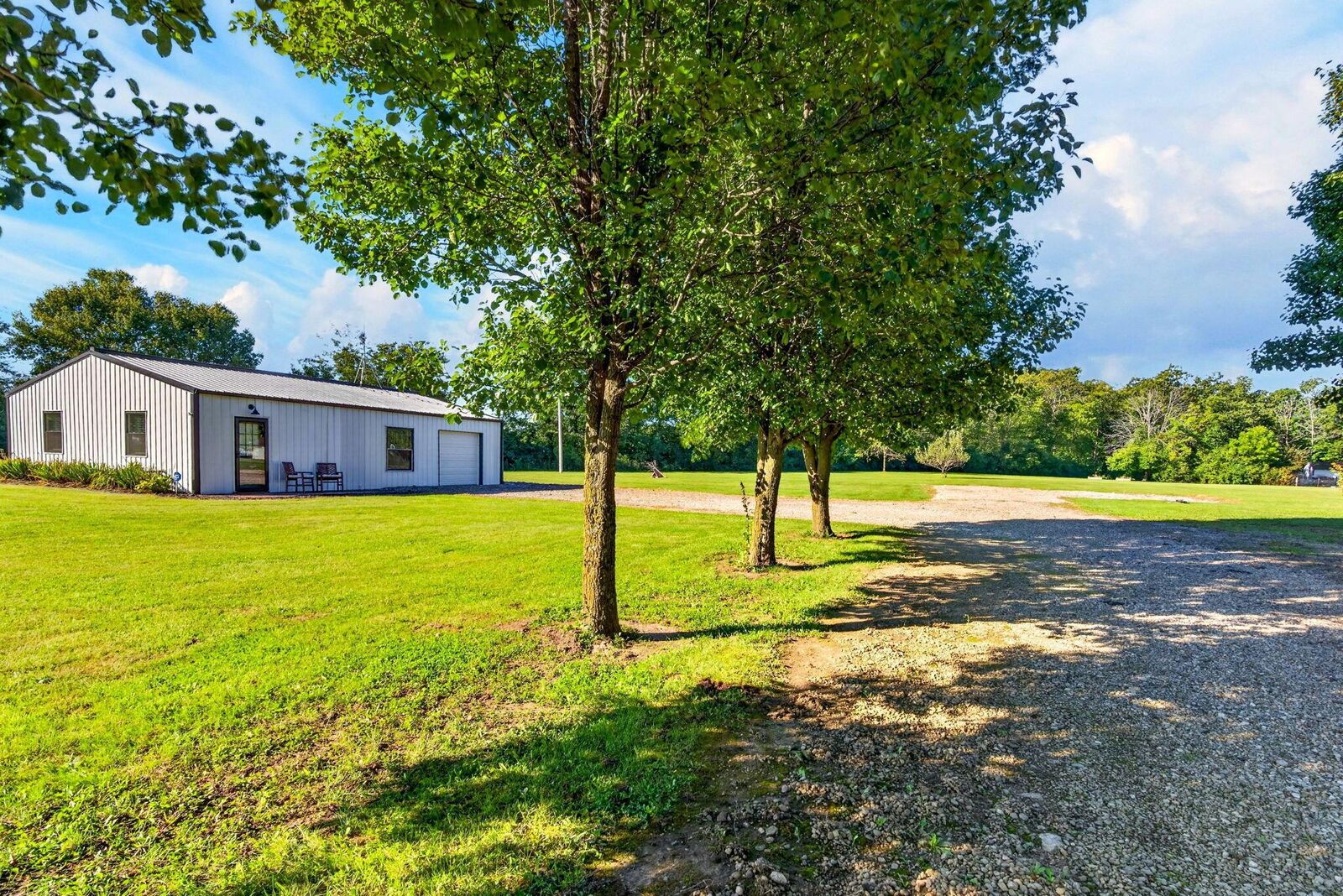 Property Photo:  21093 Five Points Pike  OH 43164 