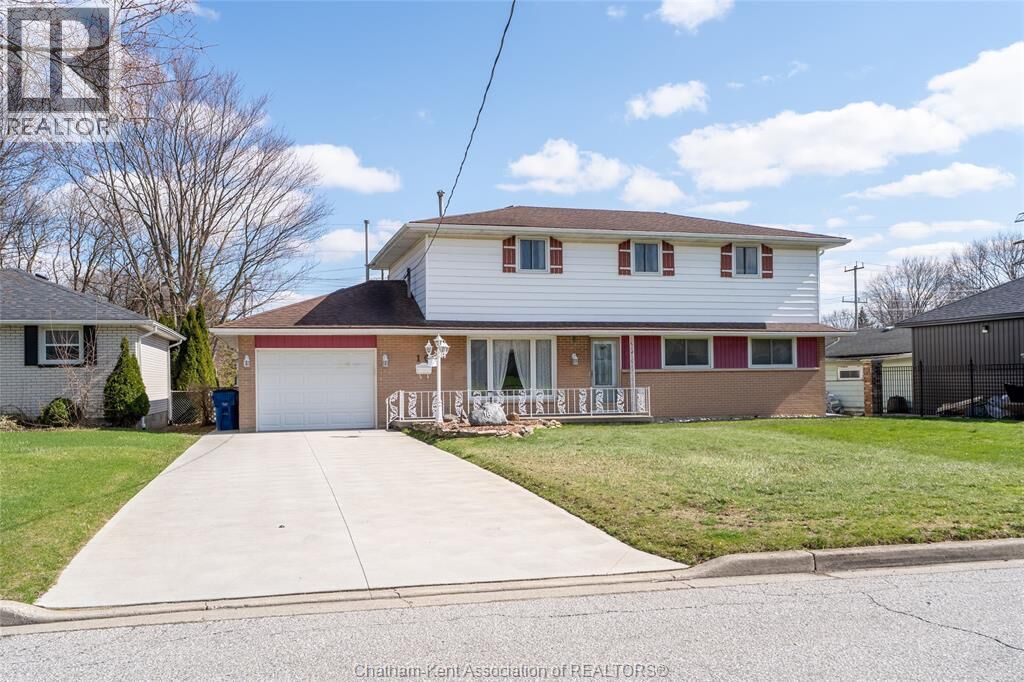 Property Photo:  16 Arthur Drive  ON N7M 3Y4 