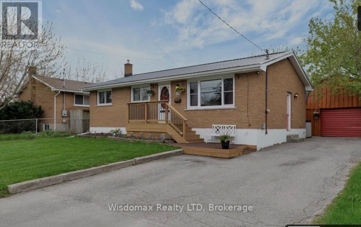 Photo de la propriété: 54 Weller Avenue ON K7K 2T3