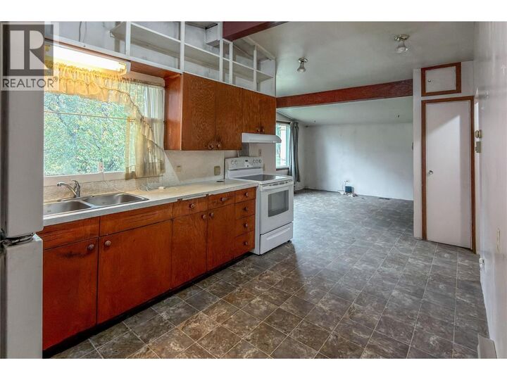 Property Photo:  909 Ryter Road West  BC V0A 1H2 