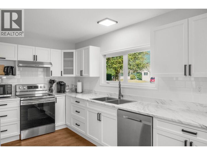 Property Photo:  10 Skeena Street  BC V8C 1Y9 