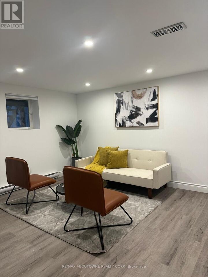 Property Photo:  66 Wellington Street South Lower  ON L8N 2R1 
