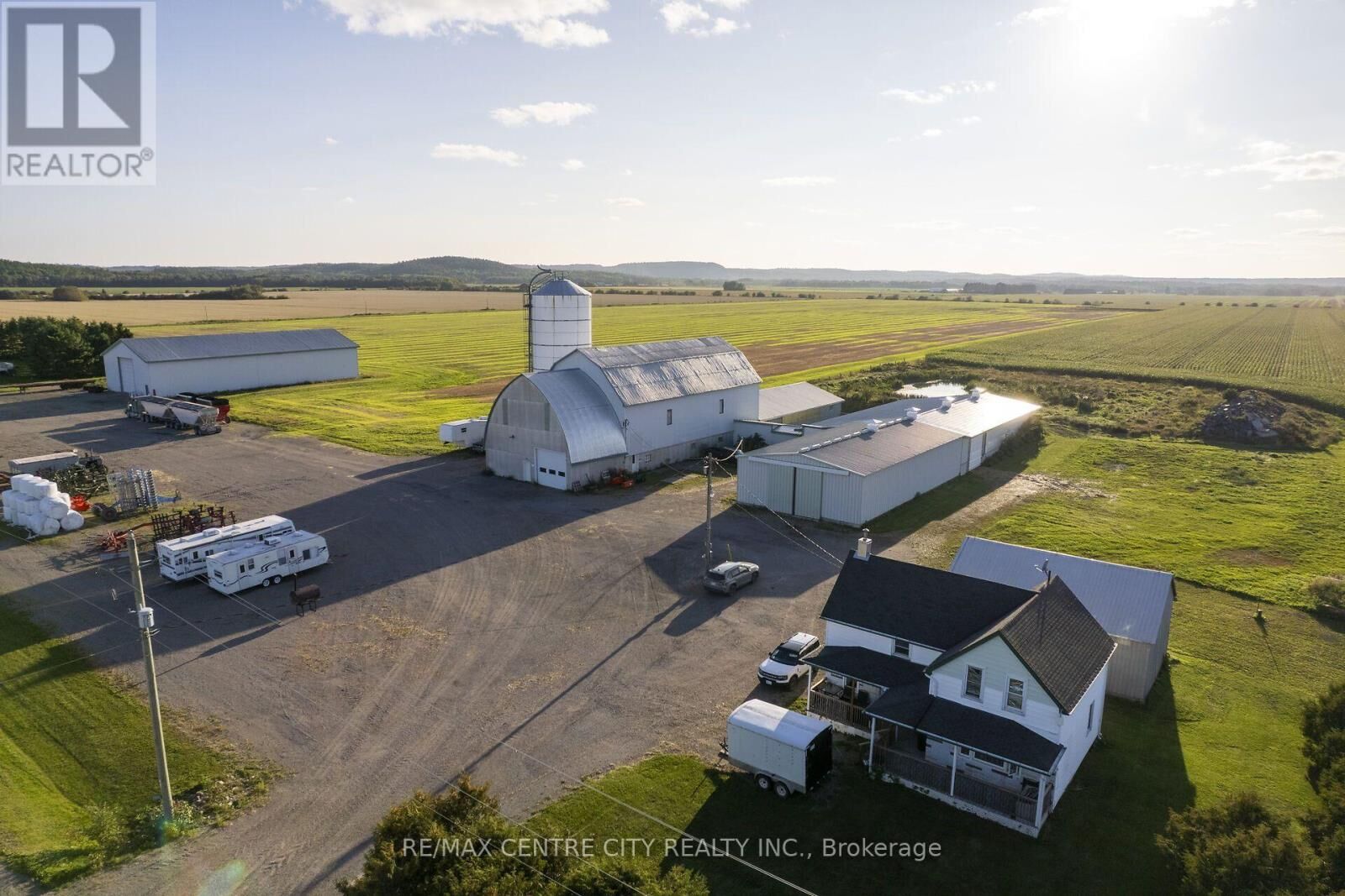 Property Photo:  258373 Hillview Road  ON P0J 1P0 