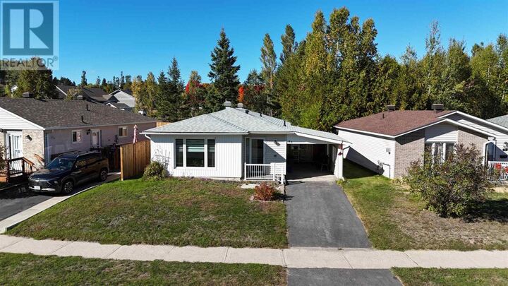 Property Photo:  88 Esten Dr S  ON P5A 3L9 