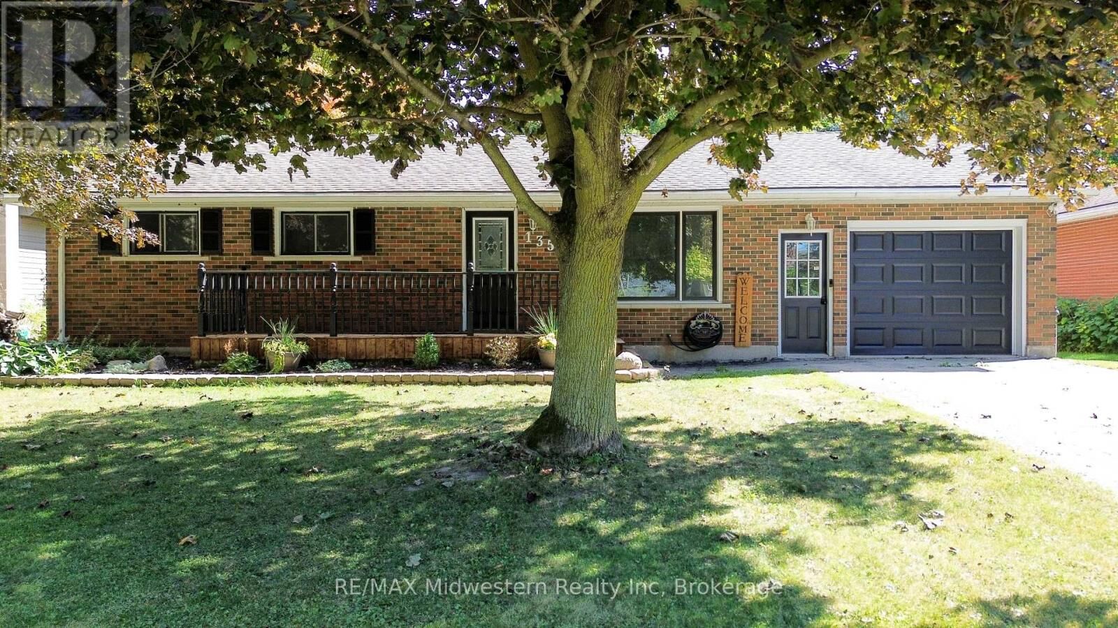 Property Photo: 135 Queen Street ON N0G 1B0