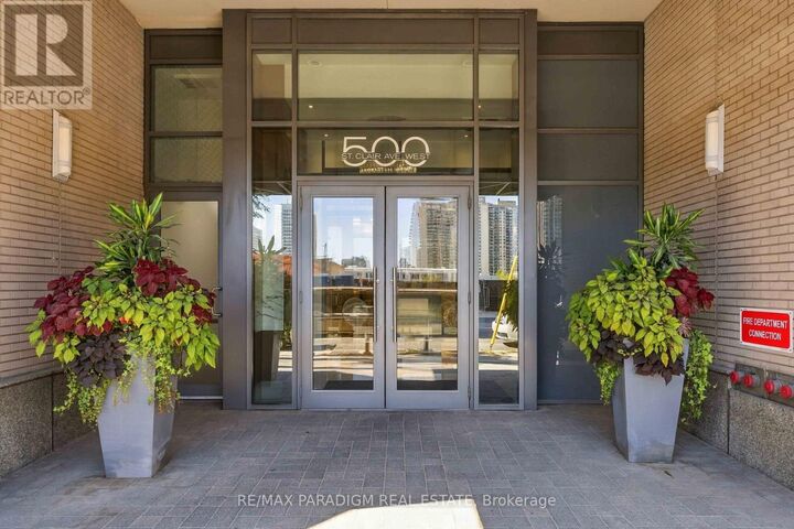 Property Photo:  500 St Clair Avenue West 802  ON M6C 1A8 