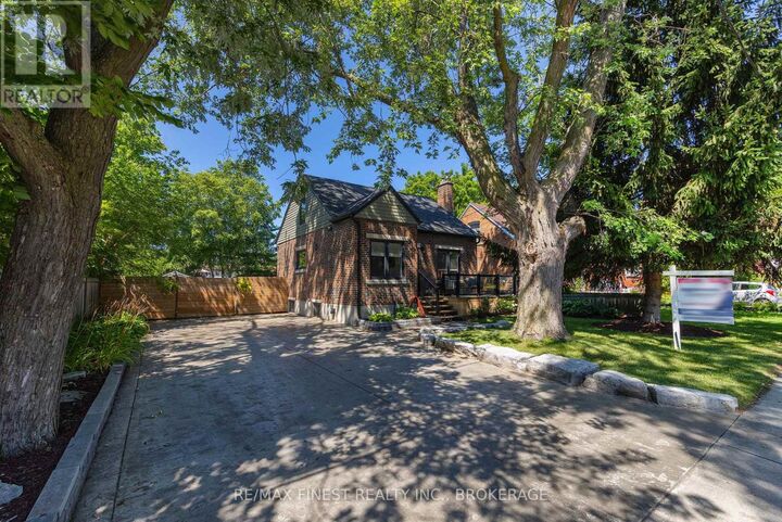 Property Photo:  258 College Street  ON K7L 4M2 