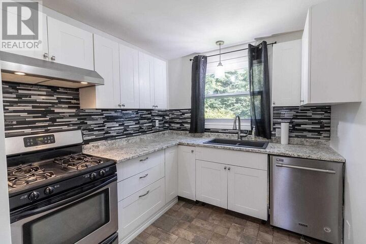 Property Photo:  200 Hugill St  ON P6A 4E8 