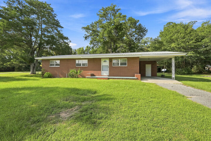 Property Photo:  301 E Minnesota Avenue Avenue  FL 32425 