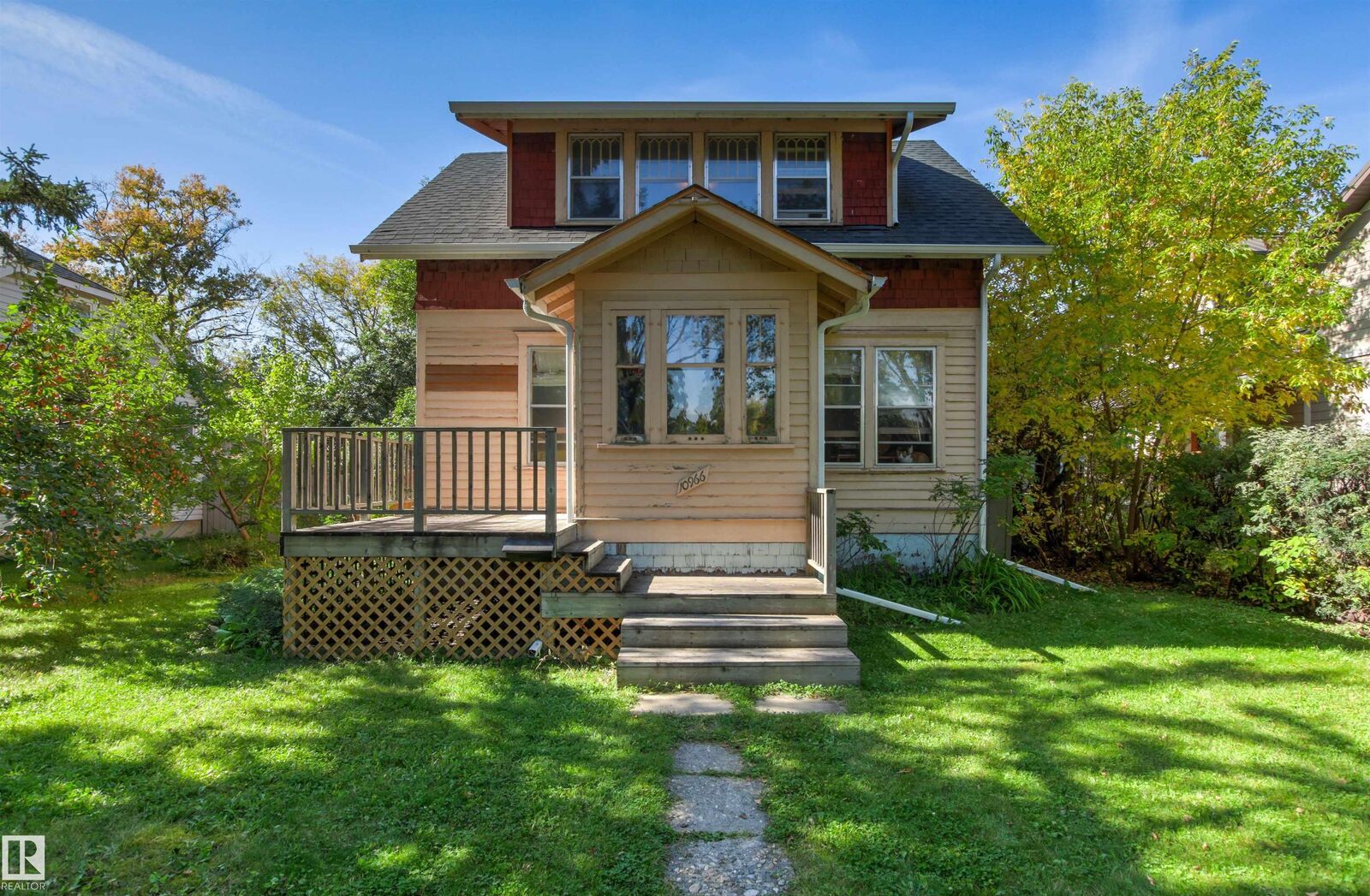 Property Photo:  10966 128 Street NW  AB T5M 0W4 