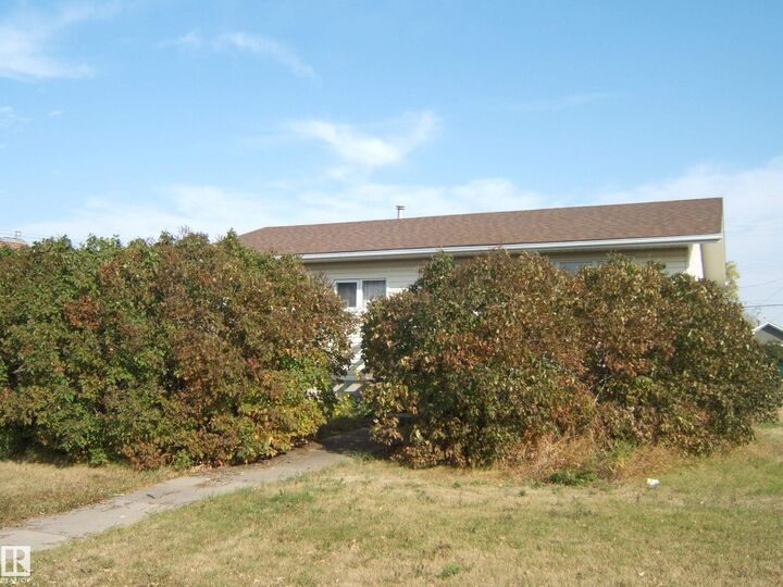 Property Photo:  5433 44 Street  AB T9C 1C8 