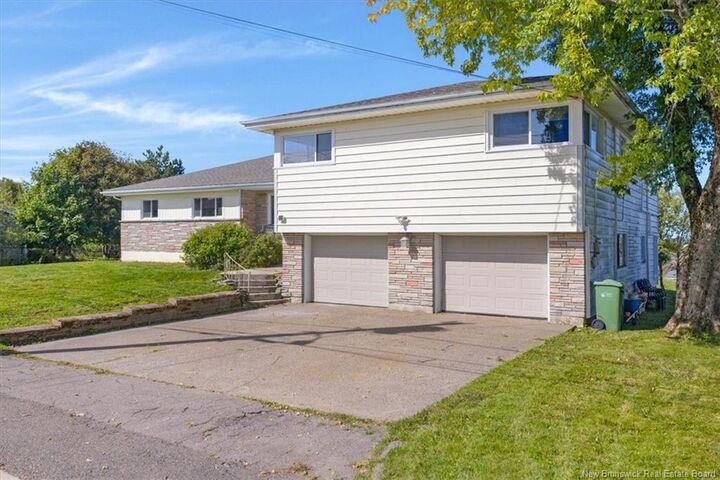 Property Photo:  7 Buena Vista Avenue  NB E2M 2S7 