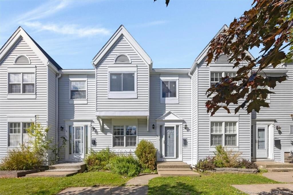 Property Photo:  90 Brentwood Crescent  NB E2K 4R4 