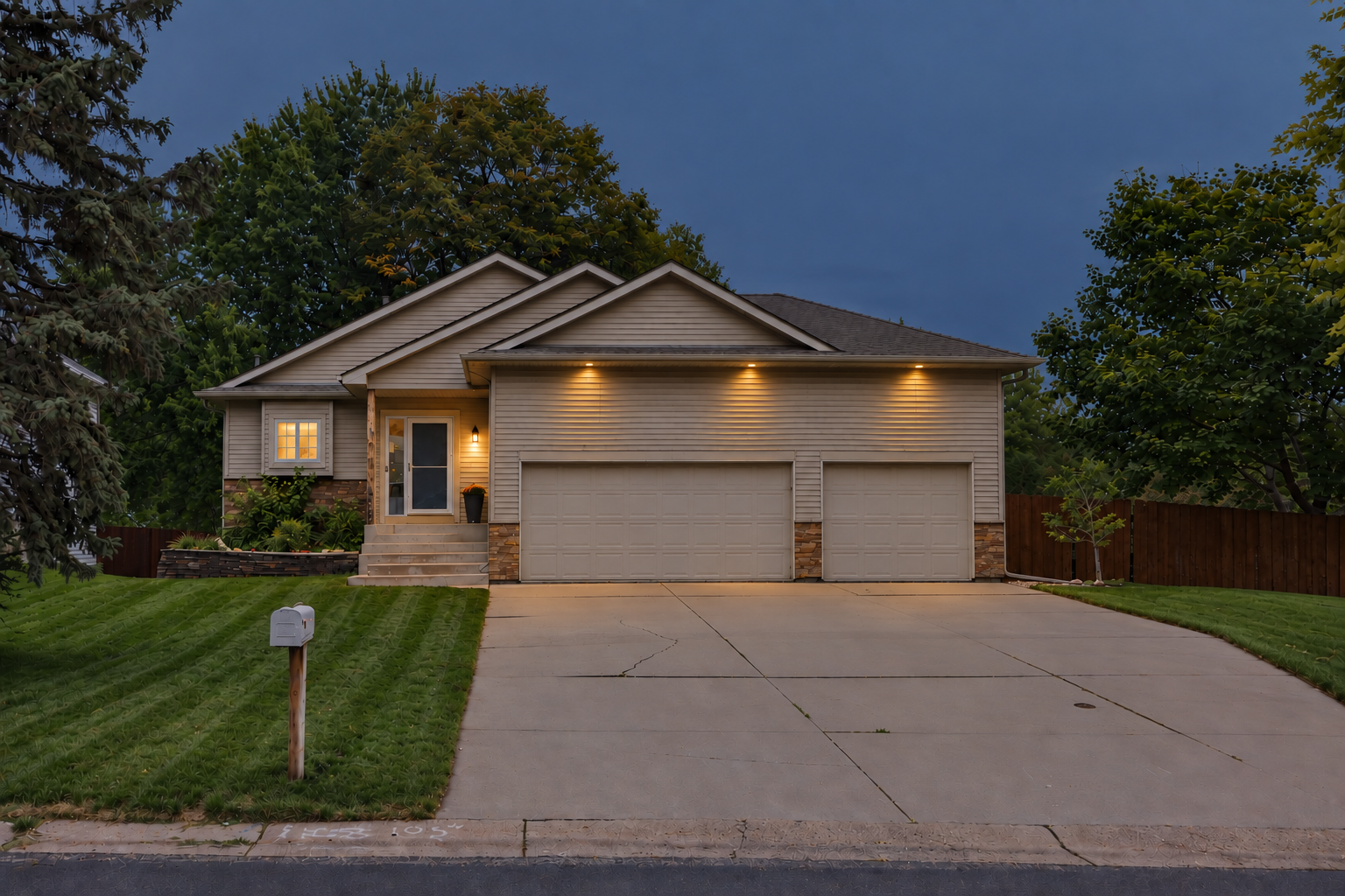 Property Photo: 13496 73rd Avenue N MN 55311