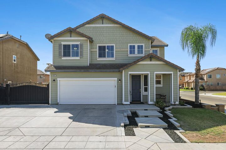 Property Photo:  6847 E Townsend Avenue  CA 93727 