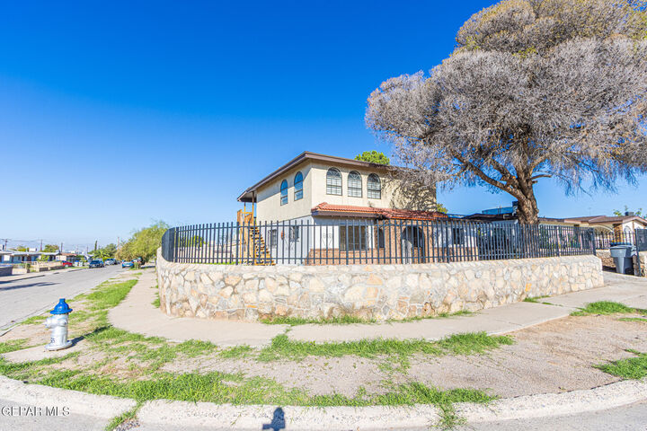 Property Photo:  1017 Lariat Street  TX 79915 