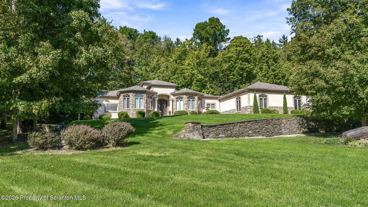 Property Photo:  1004 Oakford Woods  PA 18471 