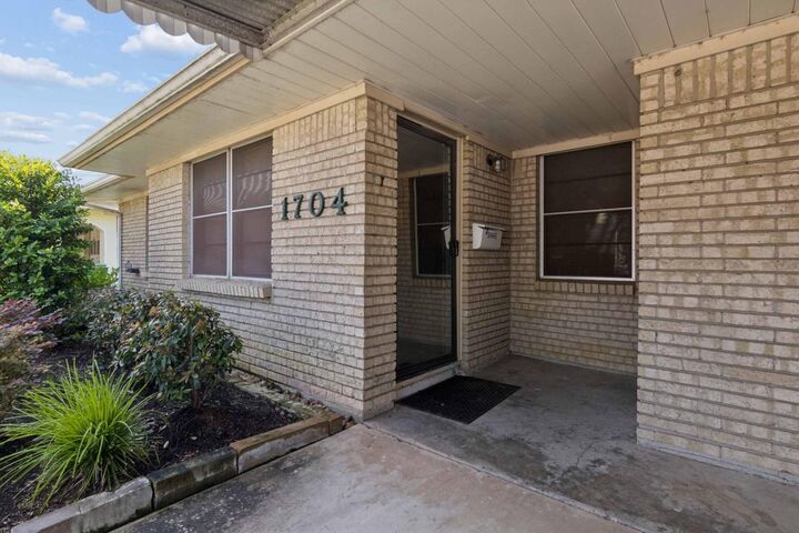 Property Photo: 1704 Brenda Lane TX 77502