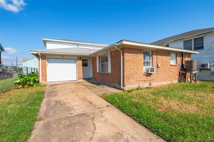 Property Photo:  1706 Bayou Homes Drive  TX 77551 