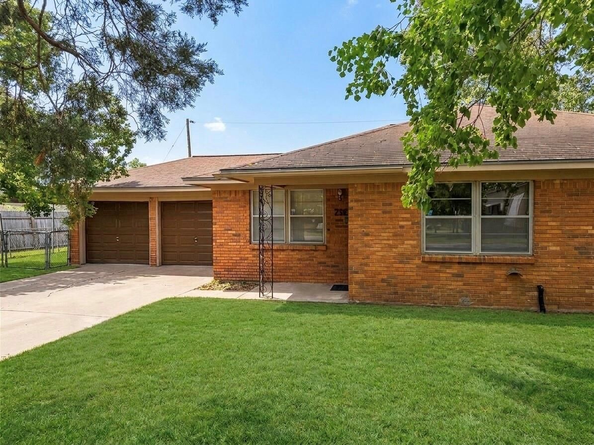 Property Photo:  216 Schilling Street  TX 77520 