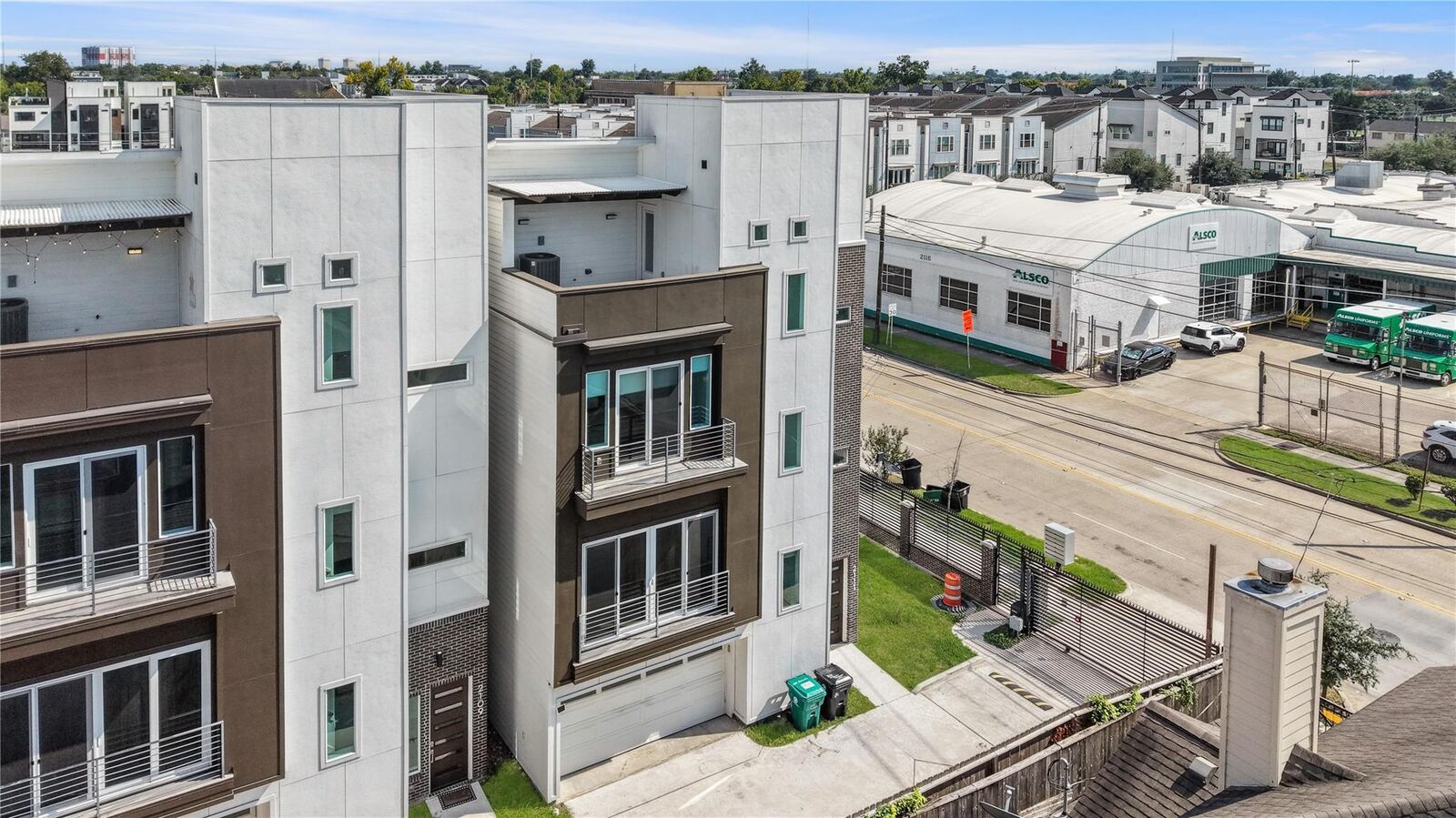Property Photo:  2111 McGowen Street  TX 77004 