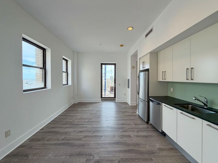 Property Photo: 4 Beacon Way 1808 NJ 07304