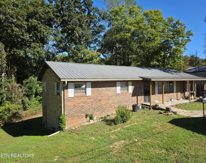 Property Photo:  142 Oak Circle  TN 37769 