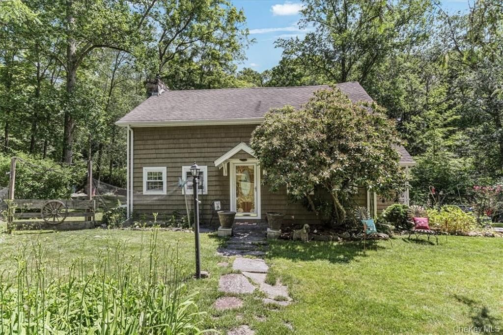 Property Photo:  202 Canopus Hollow Road  NY 10579 