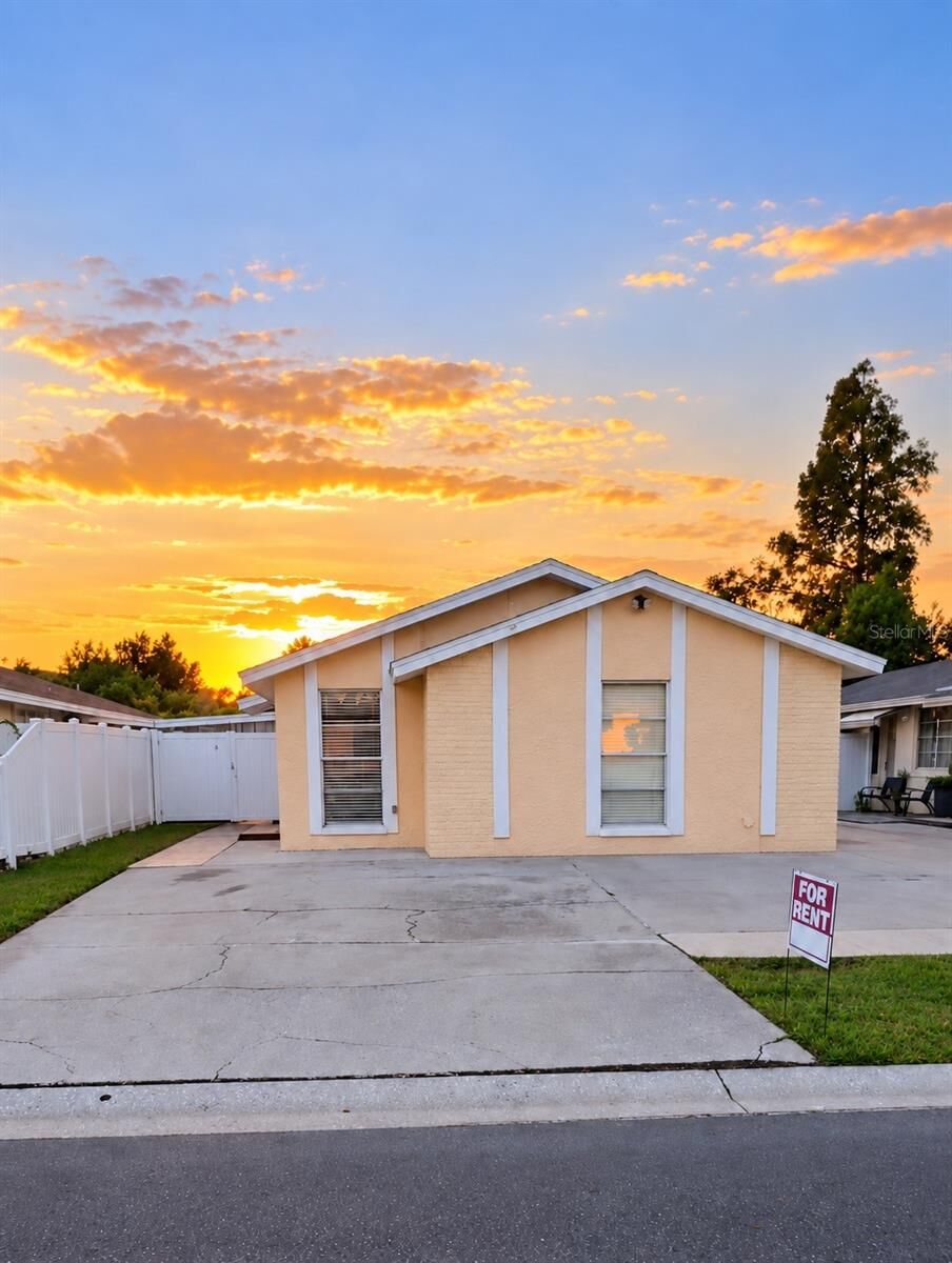 Property Photo:  8206 Ravencroft Drive  FL 33615 